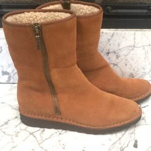 Clarks Sherpa lined boots size 8